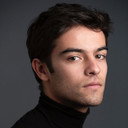 Álvaro Larrán als Adrián