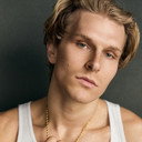 Cole Paar als Max Gladwell