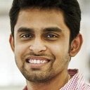 Balaji Mohan als Prime TV Anchor