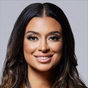 Michelle Pais als Self - Host
