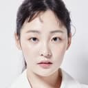 Kim Min-ha als Young Sun-hee