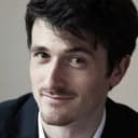 Lucas Henaff als Toy Store Salesman