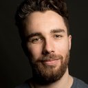Charlie Hopkinson als Clive (voice)