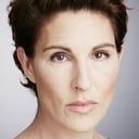 Tamsin Greig als Liaison Officer