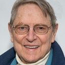 John Cullum als Elton Stuart