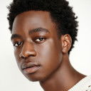 Ayo Solanke als Ryan