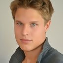 Maximilian Artajo als Robby (voice)