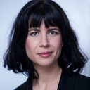 Esther McAuley als Alien World Citizen