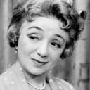 Molly Picon als Mrs. Cherry
