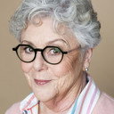 Suzanne Voss als Elizabeth Jacobs