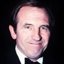 Leonard Rossiter als Quinlan