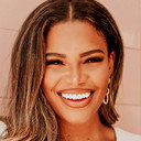 Kamie Crawford als Self - Host