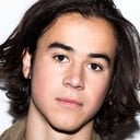 Keean Johnson als Junior