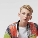 Oliver Antosz Søgaard als Alex