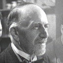 Gustave Hamilton als Le concierge du Grand Théâtre (uncredited)