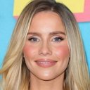 Claire Holt als Susan