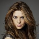 Ashley Greene als Evelyn