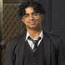 Abhi Suresh als Iris Anderton