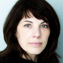 Alana Bock als Kris Mertens
