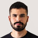 Freddy Spencer als Román
