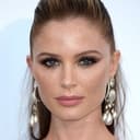 Georgina Chapman als Carly