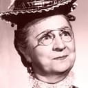 Sarah Edwards als Mrs. Hatch