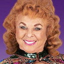 Lillian Ellison als The Fabulous Moolah (Ringside)