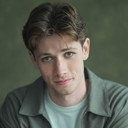 Alex Dunne als Hugh Biggs