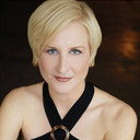 Amy Landis als Mrs. Ostrow