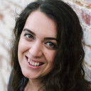 Lady Cardinal als Street Pedestrian #3 (uncredited)