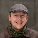 Kris Scott als Historian Patrick