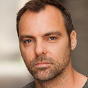 Matthew Holmes als Chris 'Swain' Blake