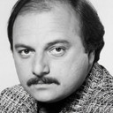 Dennis Franz als Immigration Officer (voice) (uncredited)