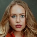 Eve Austin als Betty Barnard