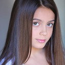 Emmy Perry als Siren Phillips