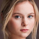 Mia Jenkins als Little Cossette