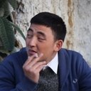 Du Jiangshan als Man in Crowd