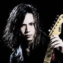 Ohmura Takayoshi als Kami Band Guitar