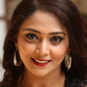 Natasha Doshi als Janaki