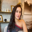 Namita Dubey als Devyani