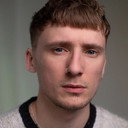 Joshua Dowden als George