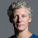 William Tuckett als Widow Simone