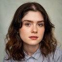 Shea Grant als Claudia Yount