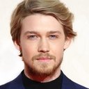 Joe Alwyn als Gideon Brodess