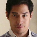 Victor Basa als Police Officer