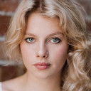 Ella Newton als Amy Poynton