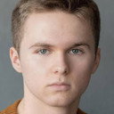Gus Barry als Alexi