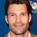 Aaron O'Connell als Noah Winters