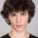 Fernando Lindez als Thiago
