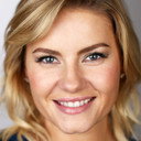 Elisha Cuthbert als Penny
